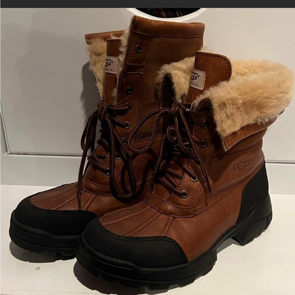 Excellent Condition UGG Adinorack Boots